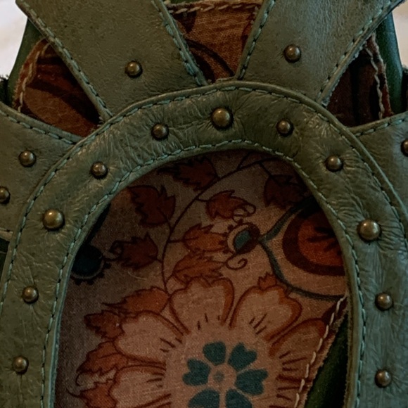 Moss green flats - Picture 7 of 7